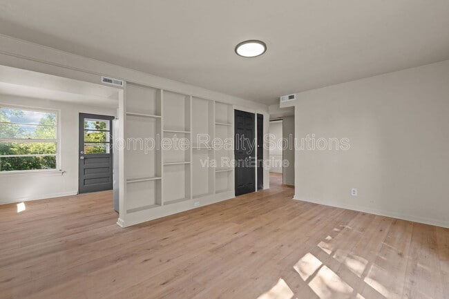 Building Photo - 1395 St Jean St