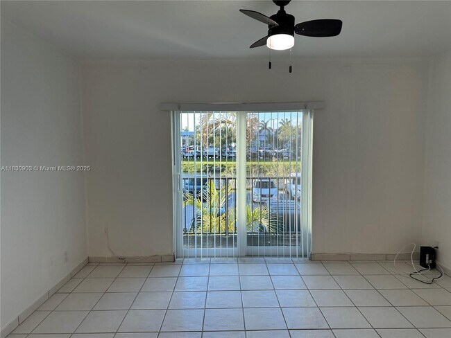 Building Photo - 6707 N Kendall Dr