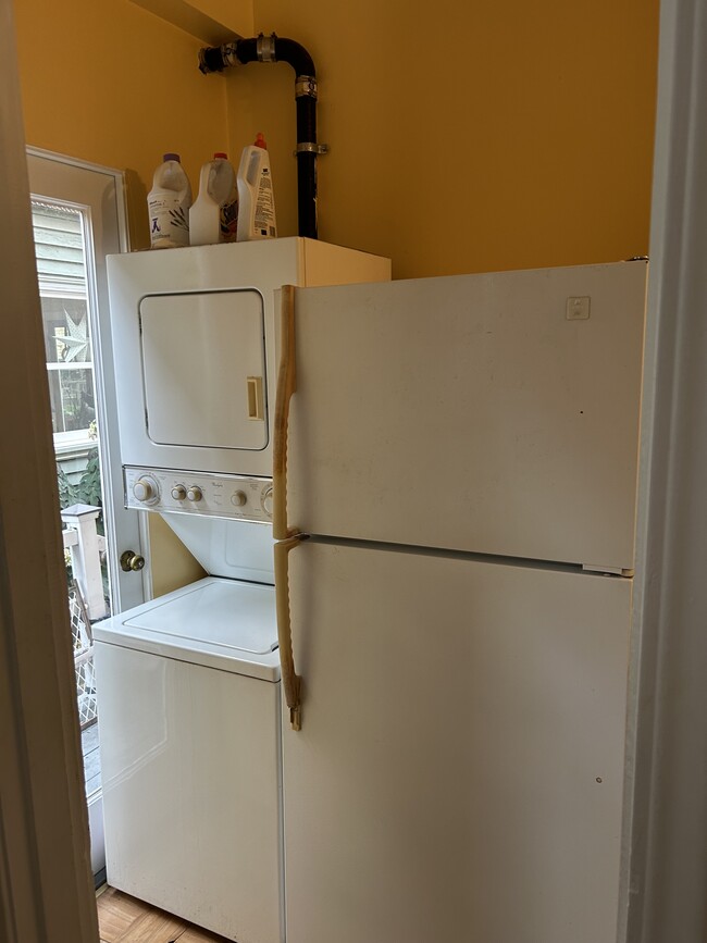 Washer/dryer & full-sized refrigerator - 2315 Ward St