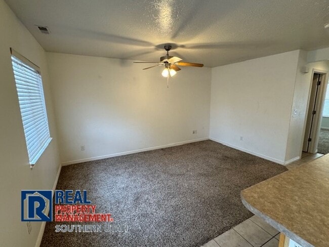 Building Photo - Spacious Townhome in Hidden Valley