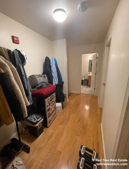 Building Photo - 34 Raymond St