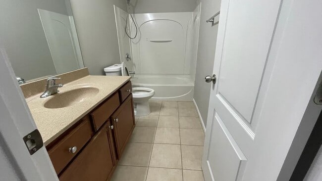 Second Bath - 1022 Firethorne Pass