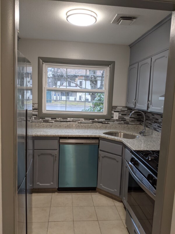 Primary Photo - 4 Wedgewood Dr
