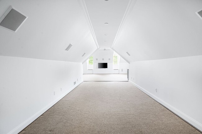 Building Photo - A timeless Cape Cod-style estate!