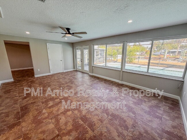 Building Photo - 818 Bayview Dr