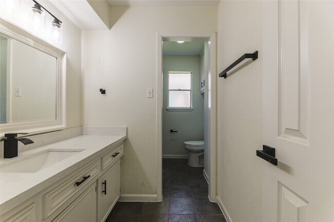 Building Photo - 431 Topsail Way