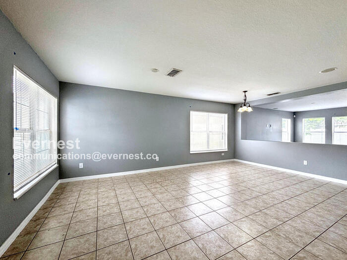 Building Photo - 2806 Polson Dr