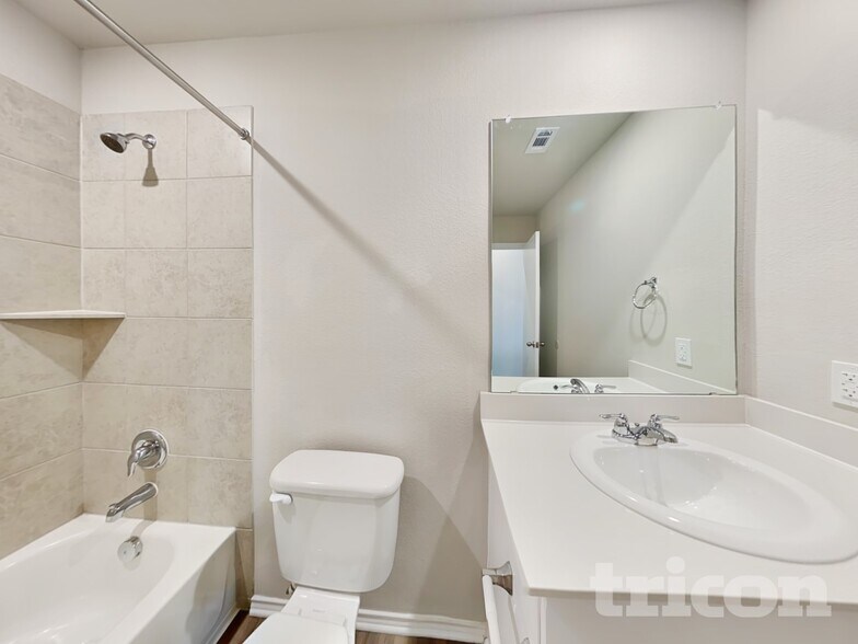 Building Photo - 3525 Stride Ln