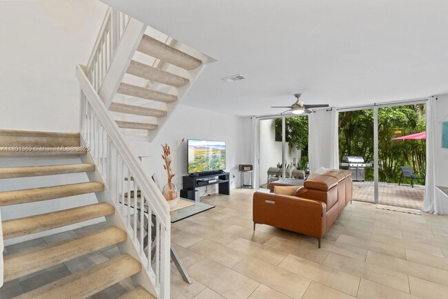 Building Photo - 11389 NW 87th Ave