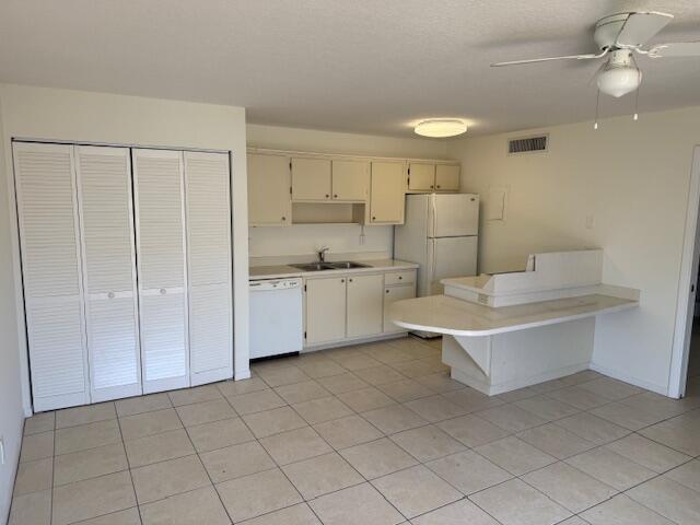 Building Photo - 637 Executive Center Dr
