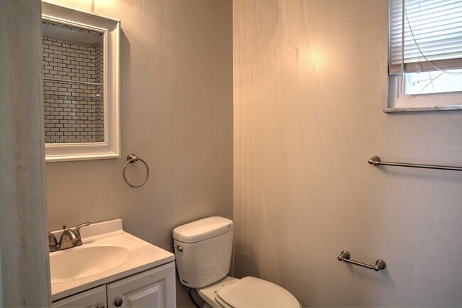 Building Photo - 1292 Courtland Ave