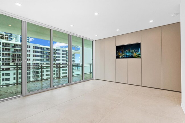 Building Photo - 3535 S Ocean Dr