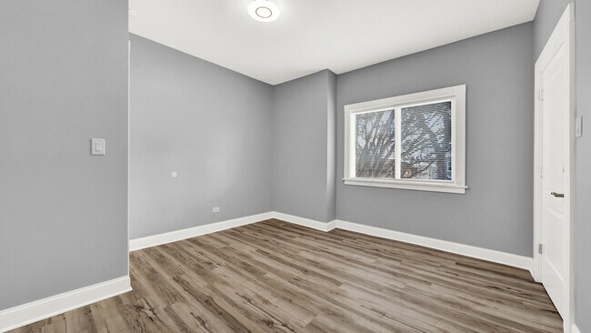 Building Photo - 319 N Hickory St
