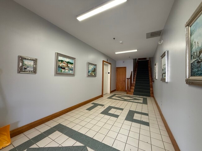 Building Photo - 11 Centre St