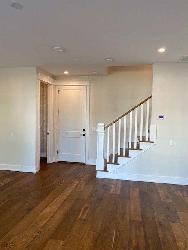 Building Photo - Welcome to our luxurious townhouse in the ...