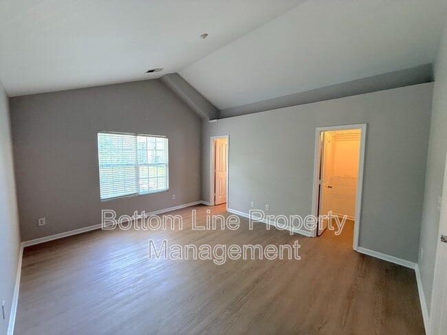Building Photo - 4918 Muskogee Dr