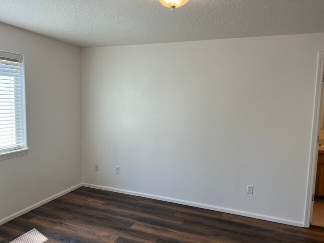 Building Photo - Newly updated 3-bedroom, 2-bathroom duplex with a garage!  $500 OFF YOUR FIRST MONTH'S RENT!