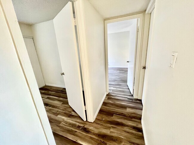 Building Photo - Charming and Cozy Two Bedroom apartment in North Vallejo with Great Views