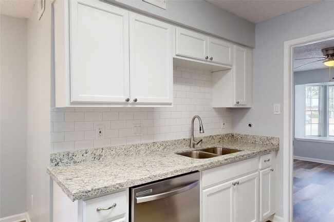 Building Photo - 14147 Misty Meadow Ln