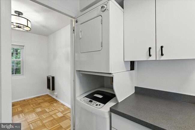 Building Photo - 1525 Mt Eagle Pl