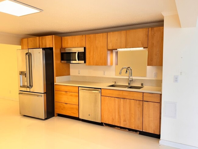 Building Photo - Kaumana Terrace Home