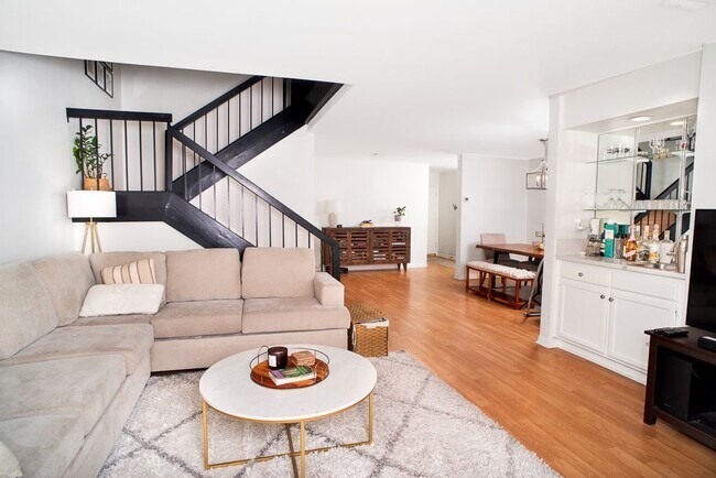 Building Photo - 18200 Andrea Cir S