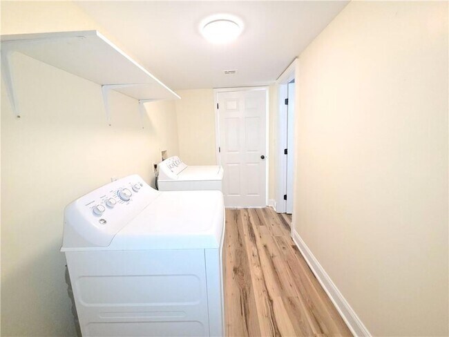 Building Photo - 1624 N Miro St