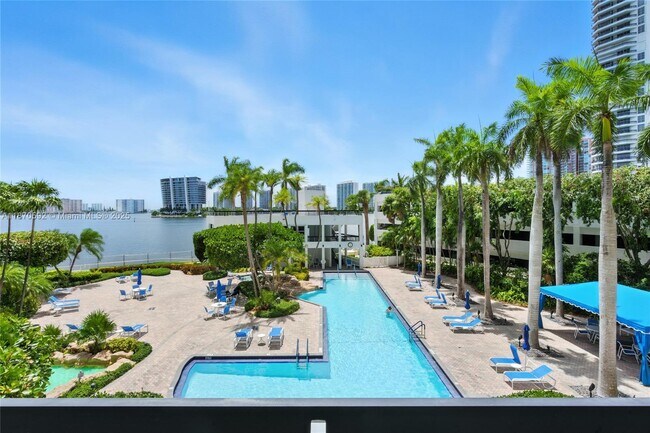 Building Photo - 3600 Mystic Pointe Dr