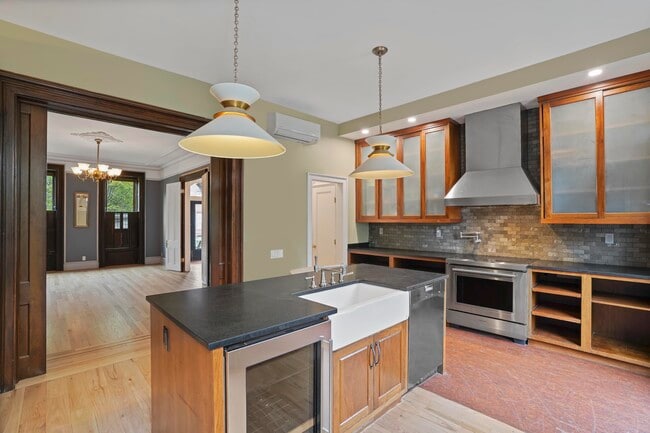 Building Photo - 284 Carroll St