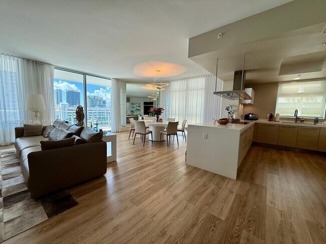 Building Photo - 17301 Biscayne Blvd