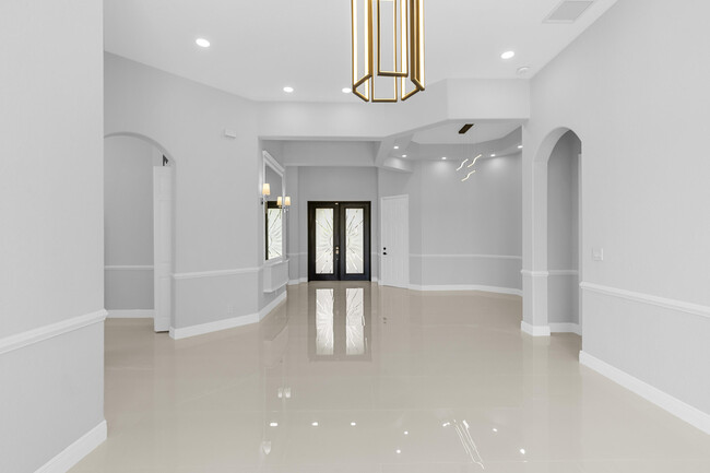 Building Photo - 1256 Beacon Cir