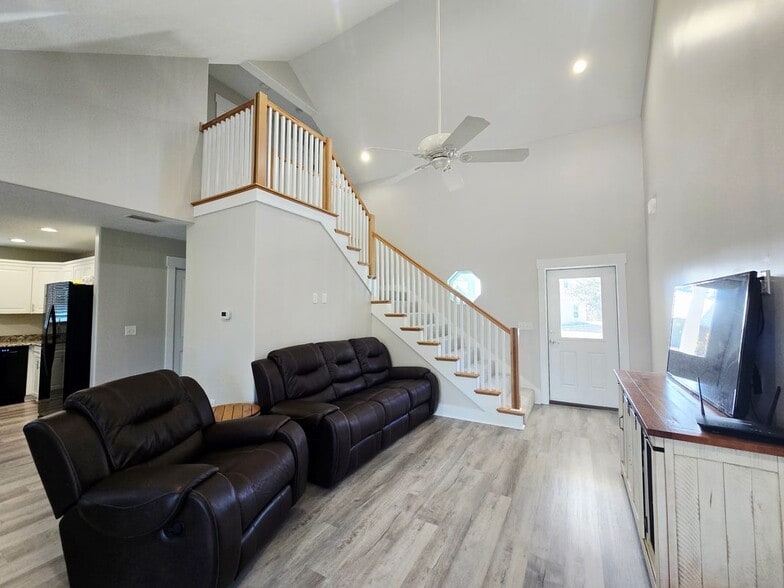 Building Photo - 143 Shallow Reed Dr