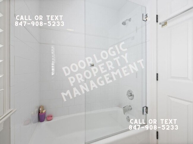 Building Photo - 735 W 8th St