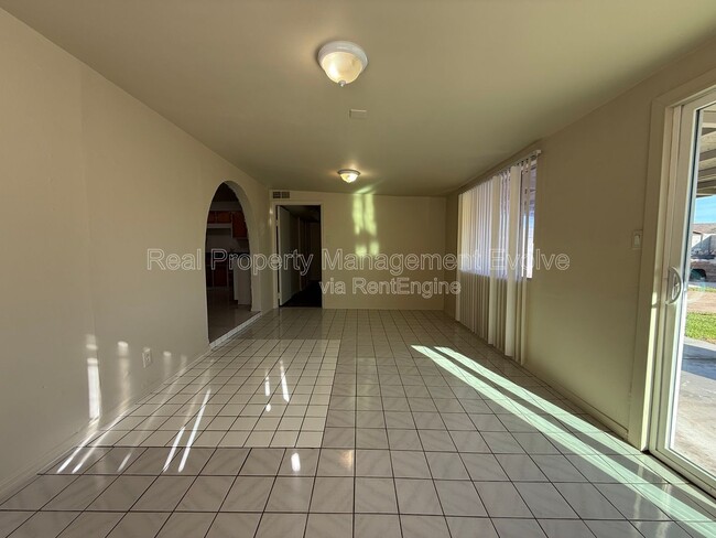 Building Photo - 4717 N 82nd Ave