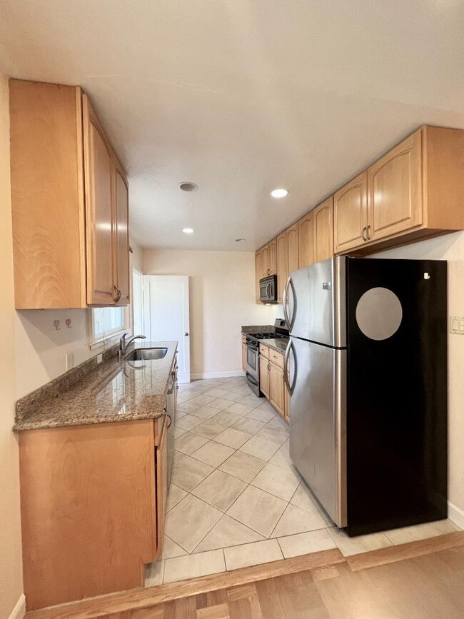 Building Photo - 127 22nd Ave