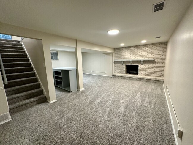 Building Photo - 2129 Creek Way