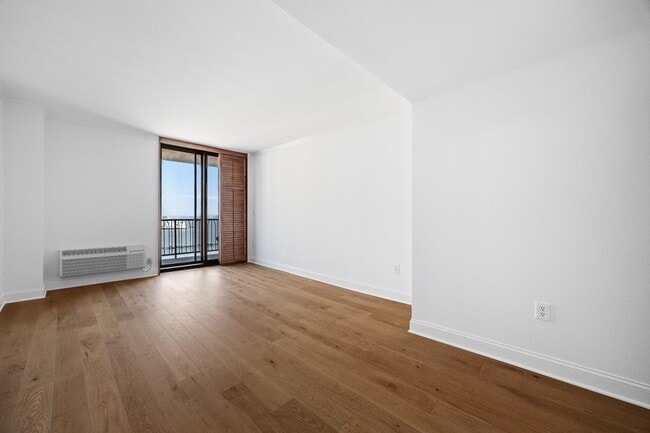 Building Photo - 2 Constitution Ct