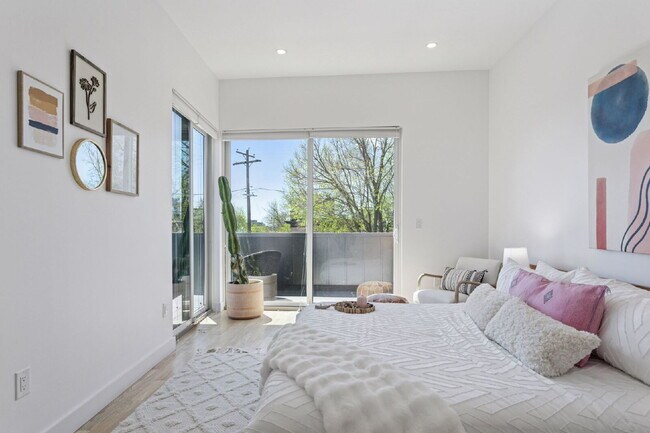 Building Photo - Spacious 5-Bed / 4-Bath home in LoHi for rent