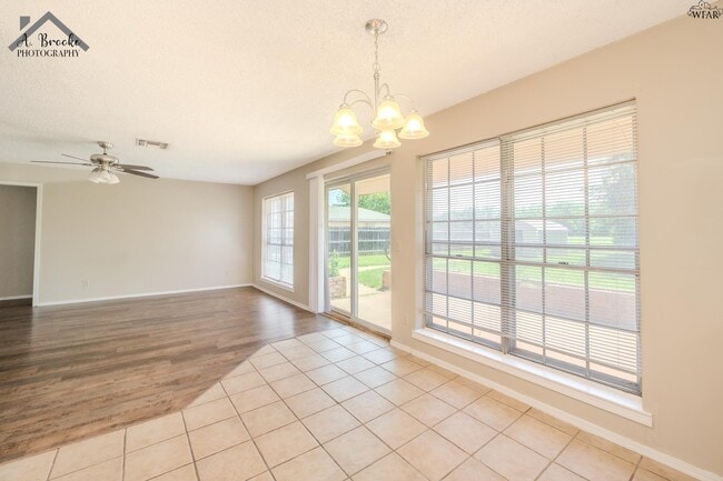 Building Photo - 1118 Crescent Ln