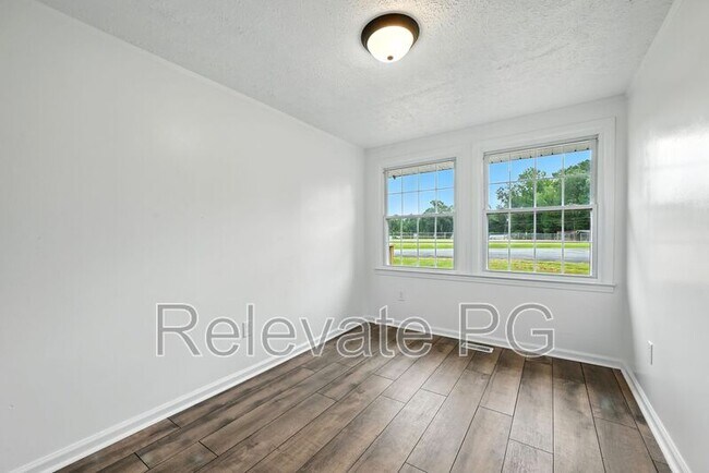 Building Photo - 6432 Maple Rd