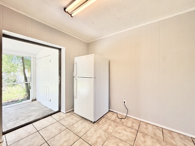 Building Photo - 605 64th Ave W