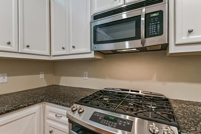 Building Photo - 11315 S Main St