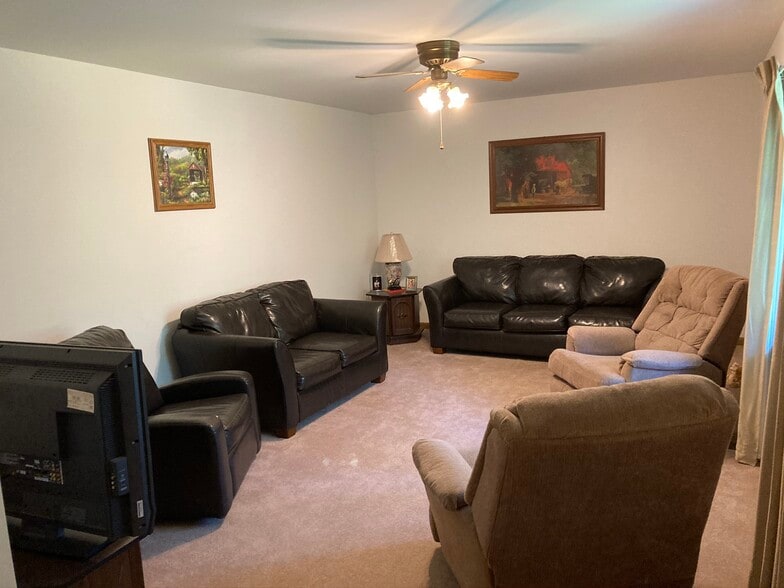 Building Photo - 6125 Green Branch Rd