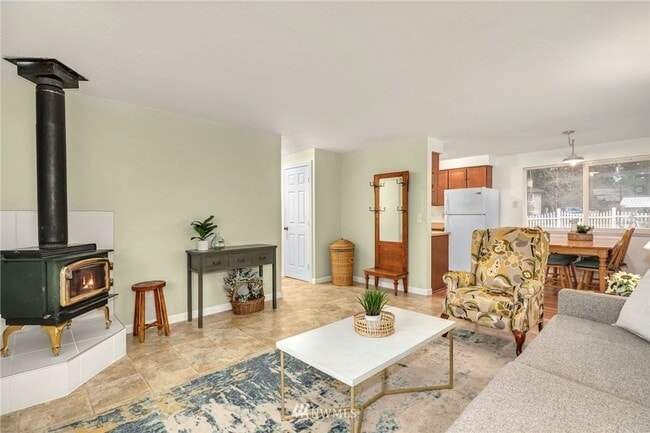 Building Photo - CLICK "REQUEST A TOUR" NOW!