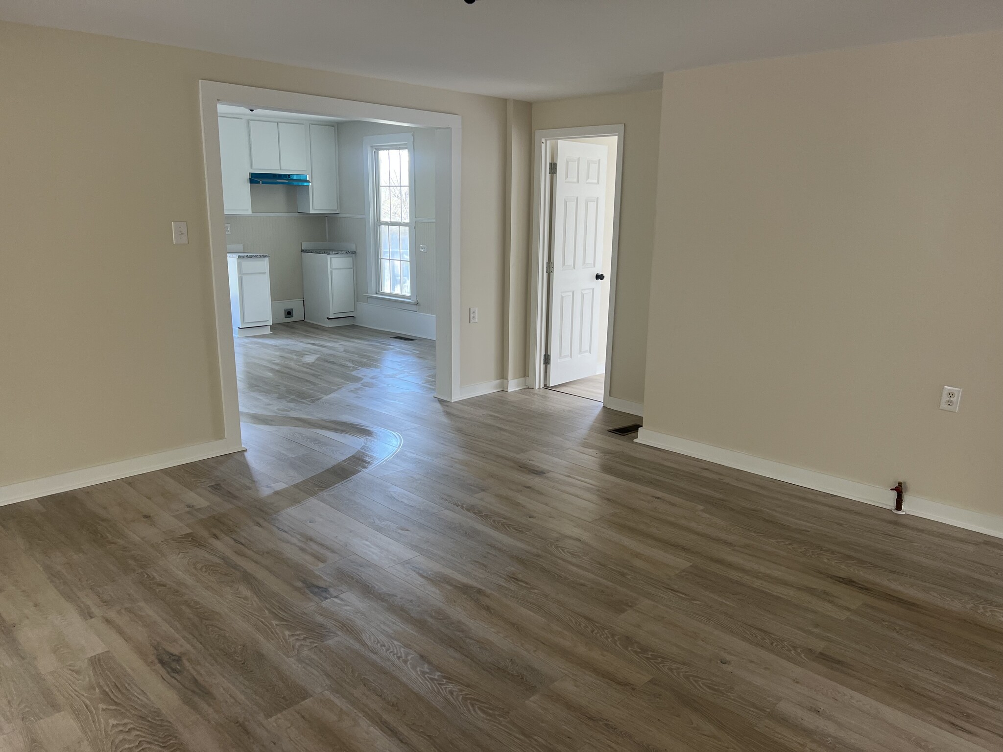 Building Photo - 126 Brookside Dr
