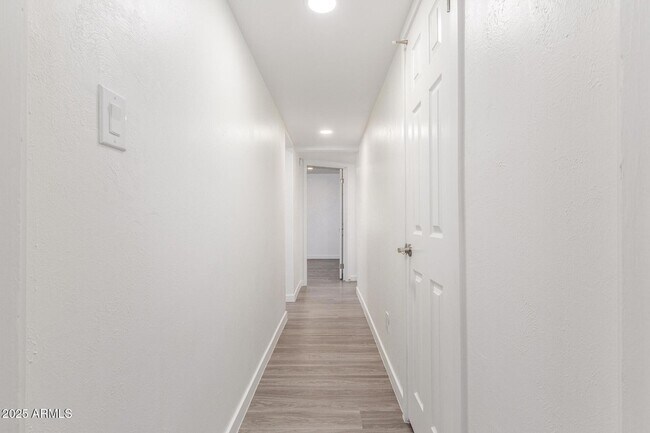 Building Photo - 5306 N 8th Ave