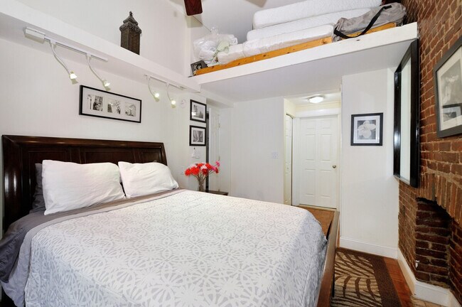 Building Photo - 200 Central Prk W