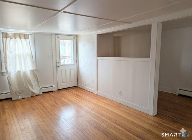 Building Photo - 71 Bridge St