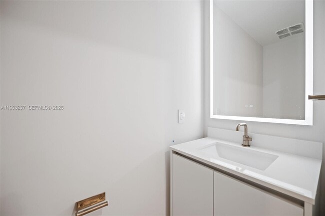 Building Photo - 700 NE 24th St