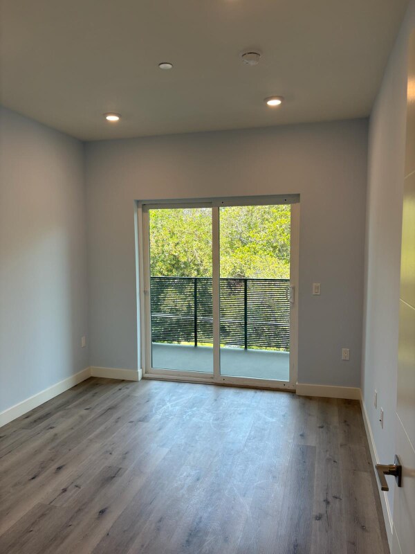Building Photo - 10739 Kling St